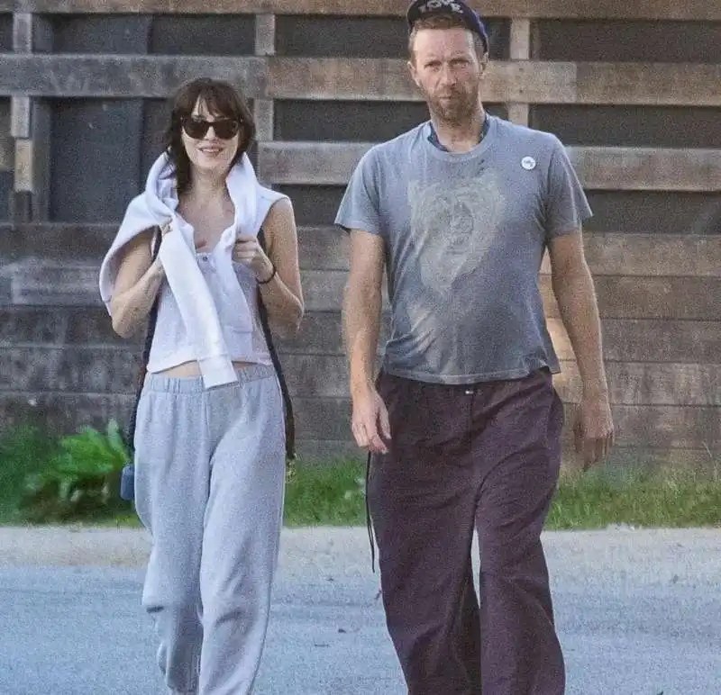 dakota johnson chris martin