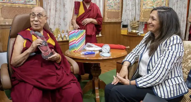 Dalai Lama e Uzra Zeya 