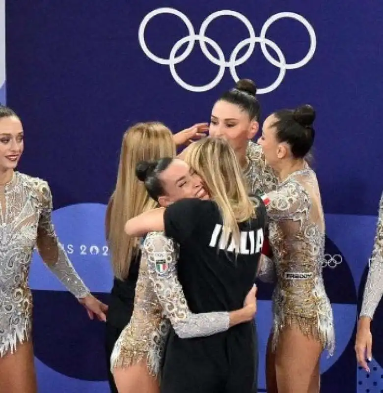 Emanuela Maccarani con le farfalle alle olimpiadi di parigi