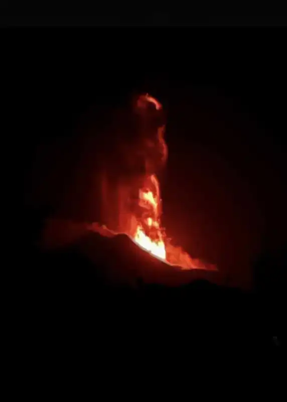 eruzione etna di ferragosto 8