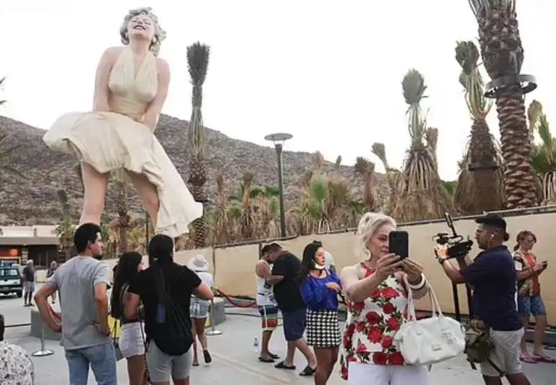 forever marilyn   la statua di marilyn monroe a palm springs 1