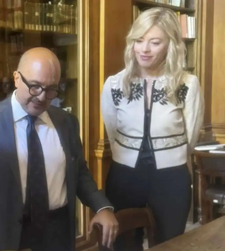 gennaro sangiuliano con maria rosaria boccia alla pinacoteca di brera