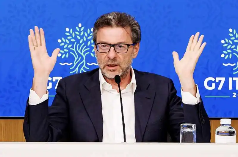 giancarlo giorgetti in conferenza stampa   2