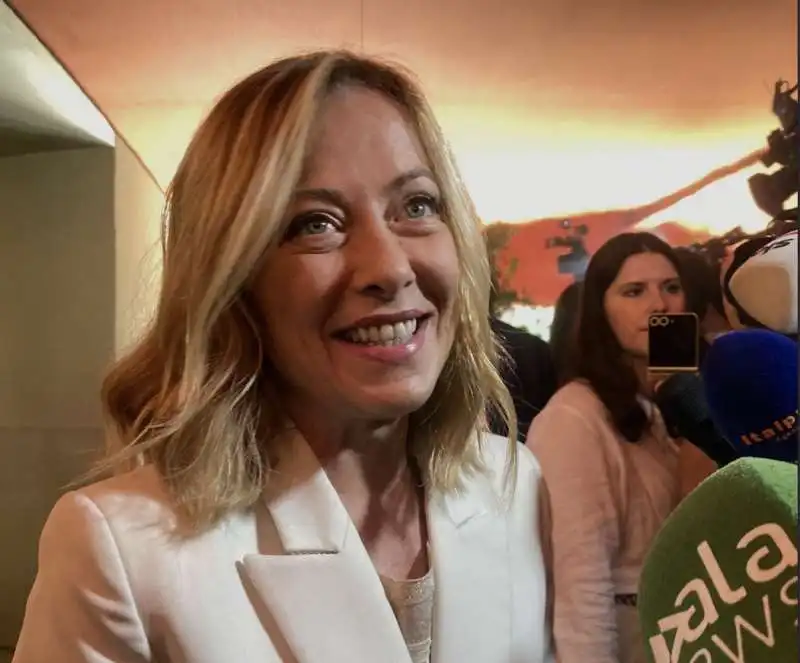 giorgia meloni a casa italia     parigi 2024