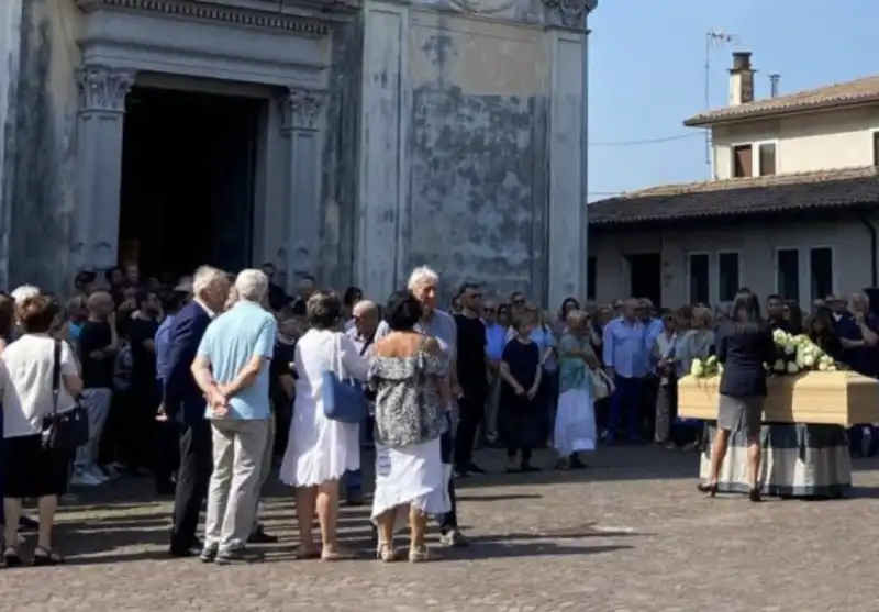 il funerale del dipendente di metro che si e' suicidato dopo il licenziamento