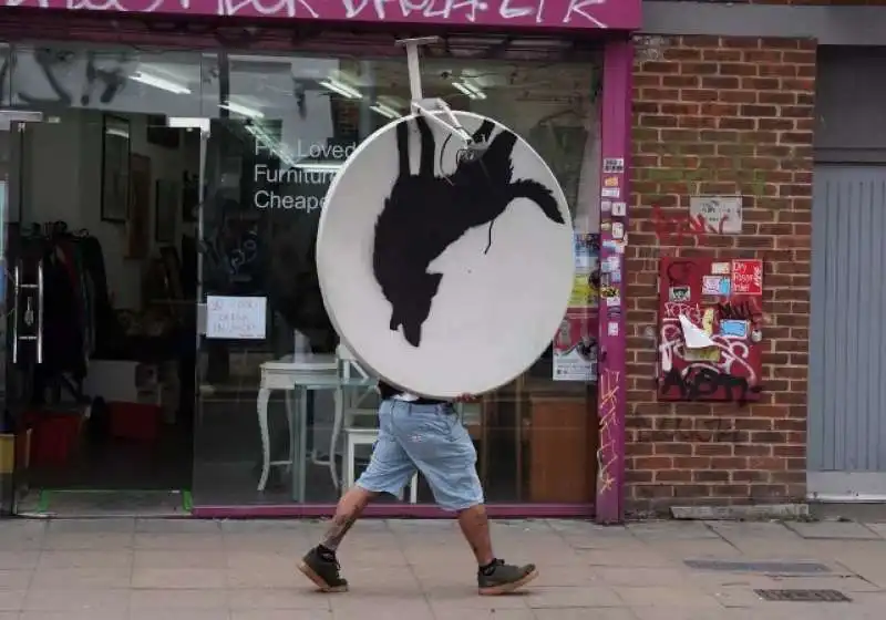 il lupo di banksy rubato a londra 4