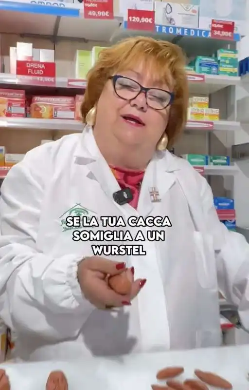 il video sulla cacca della farmacista amelia   5