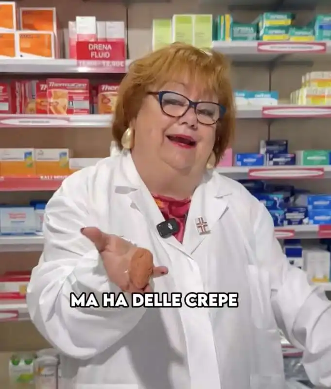 il video sulla cacca della farmacista amelia   7