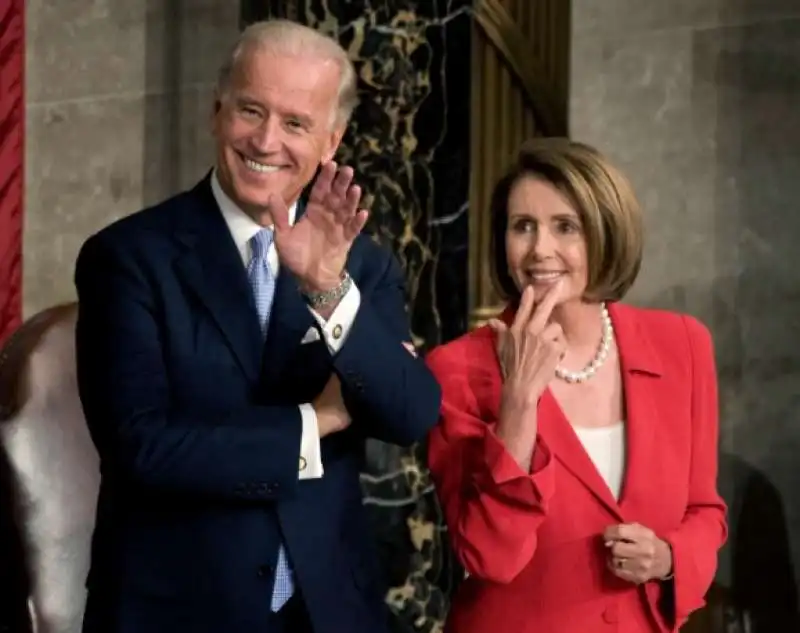 JOE BIDEN E NANCY PELOSI 