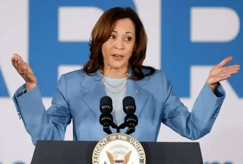  KAMALA HARRIS