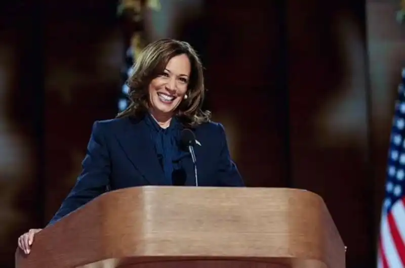 kamala harris alla convention nazionale democratica di chicago 