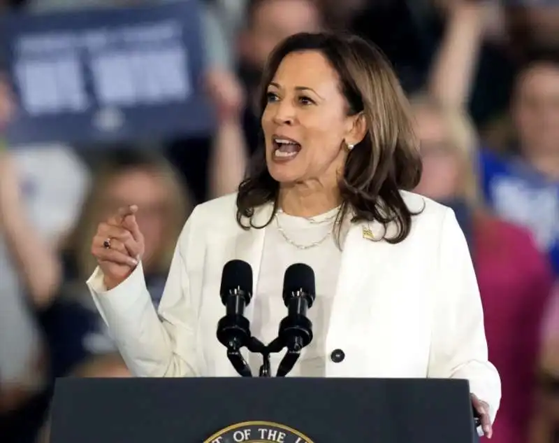 KAMALA HARRIS CONTESTATA DAI FILOPALESTINESI