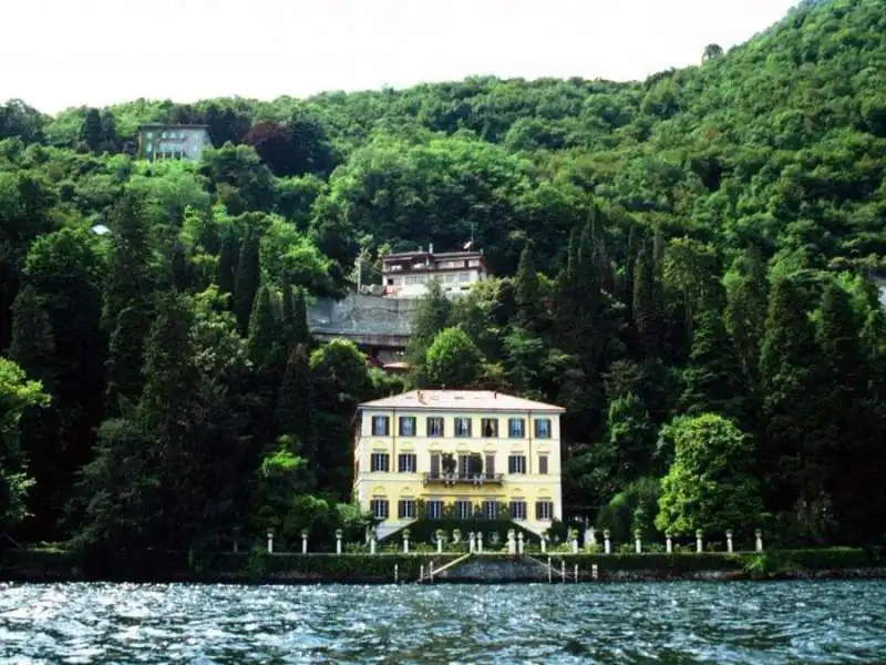 la villa mondadori sul lago maggiore di proprieta di donatella versace