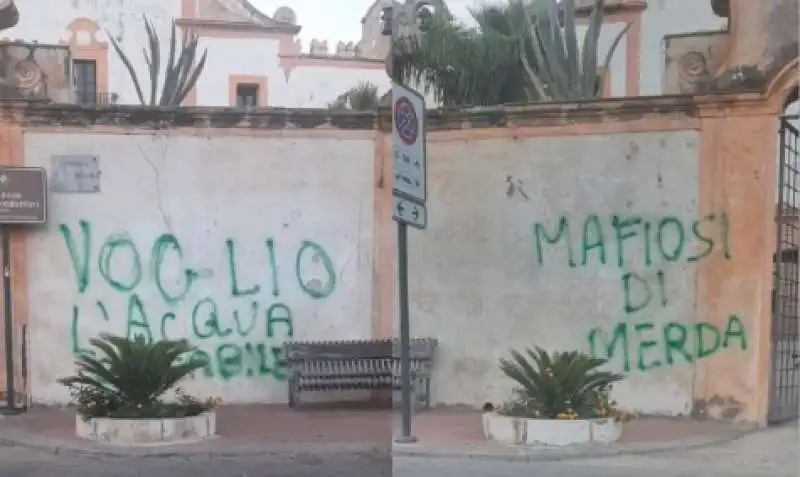 le scritte davanti al municipio di cinisi  1