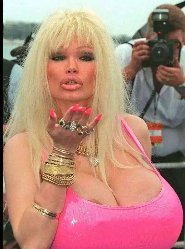 lolo ferrari 2