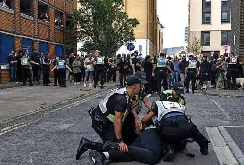 manifestazioni nel regno unito   4