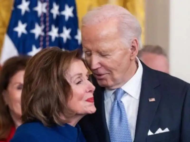 NANCY PELOSI E JOE BIDEN   