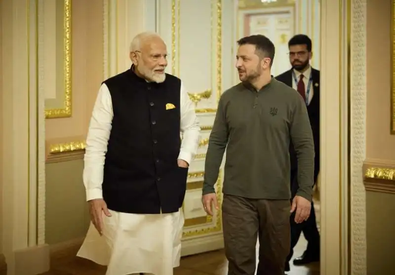 NARENDRA MODI A KIEV CON VOLODYMYR ZELENSKY 