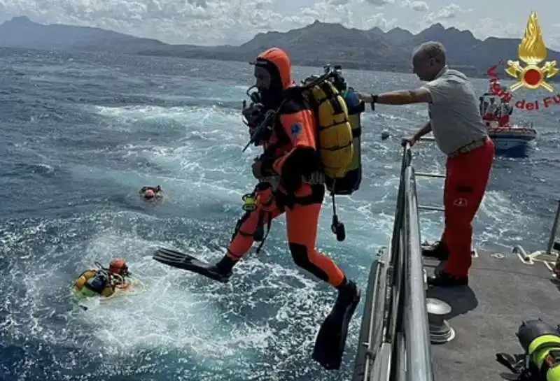 ricerche dopo il naufragio dello lo yacht bayesian a palermo  3