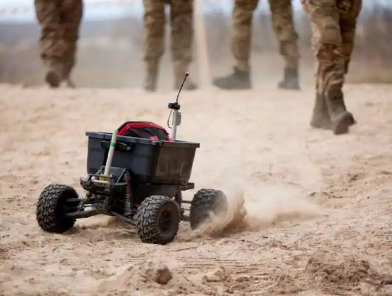 ROBOT MILITARI 