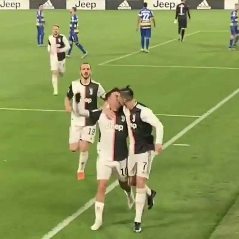 ronaldo dybala esultanza gol