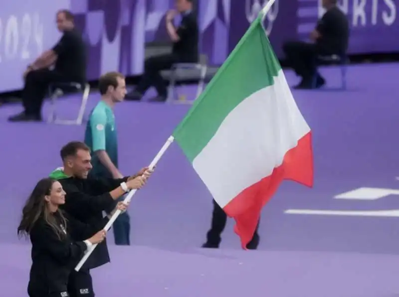 ROSSELLA FIAMINGO - GREGORIO PALTRINIERI - CERIMONIA CHIUSURA PARIGI 2024  