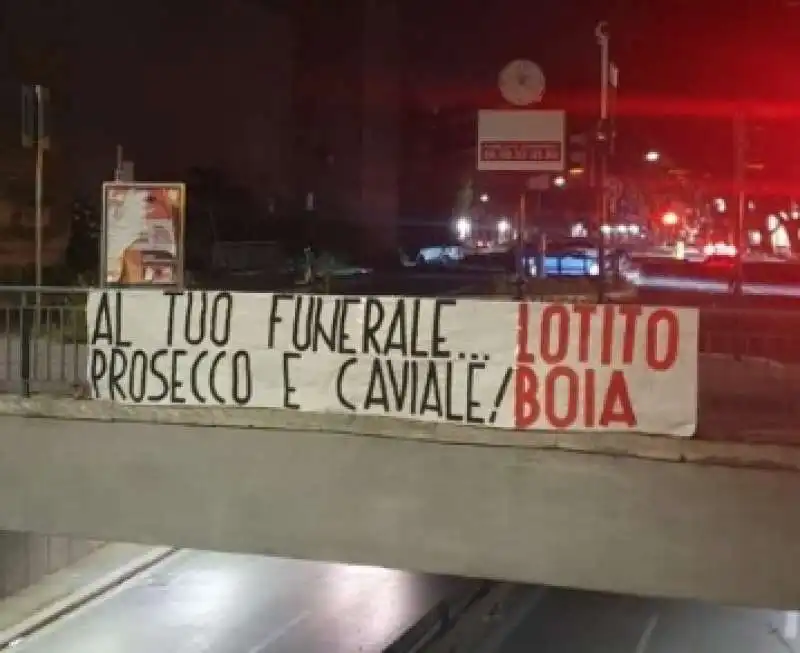 striscione di minacce a claudio lotito

