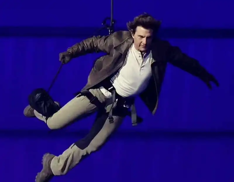 tom cruise   cerimonia di chiusura olimpiadi parigi 2024