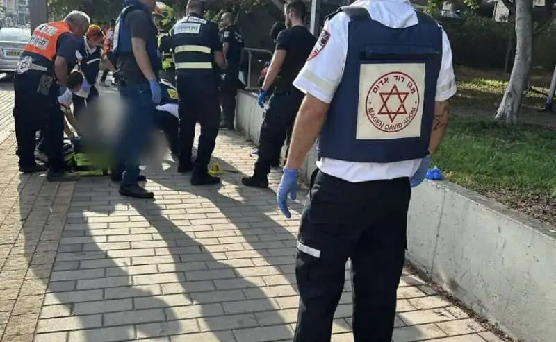 un palestinese accoltella tre israeliani a holon   2