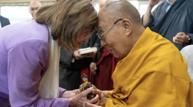 Nancy pelosi e il Dalai Lama