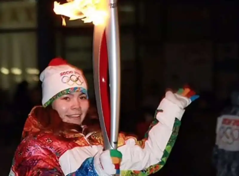 zaliya shamigulova   tedofora per le olimpiadi di sochi