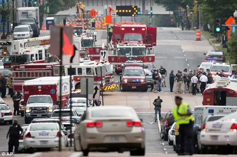 SPARATORIA AL NAVY YARD DI WASHINGTON 