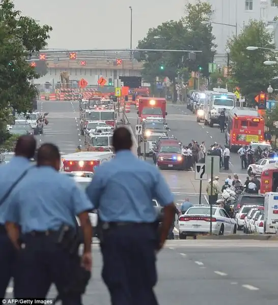 SPARATORIA AL NAVY YARD DI WASHINGTON 