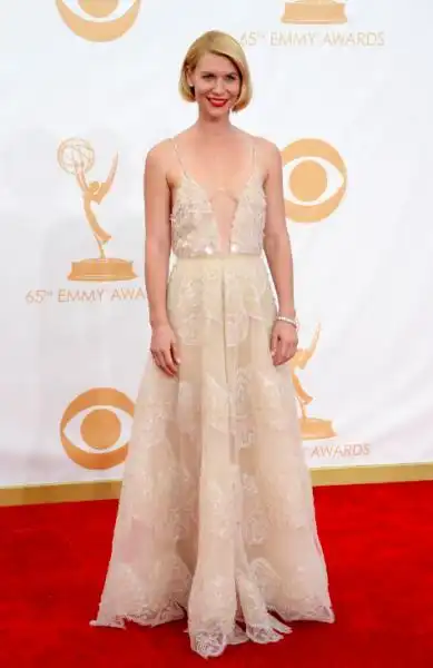 best homeland star claire danes wore a beautiful armani priv nude gown and won best actress in a drama series 