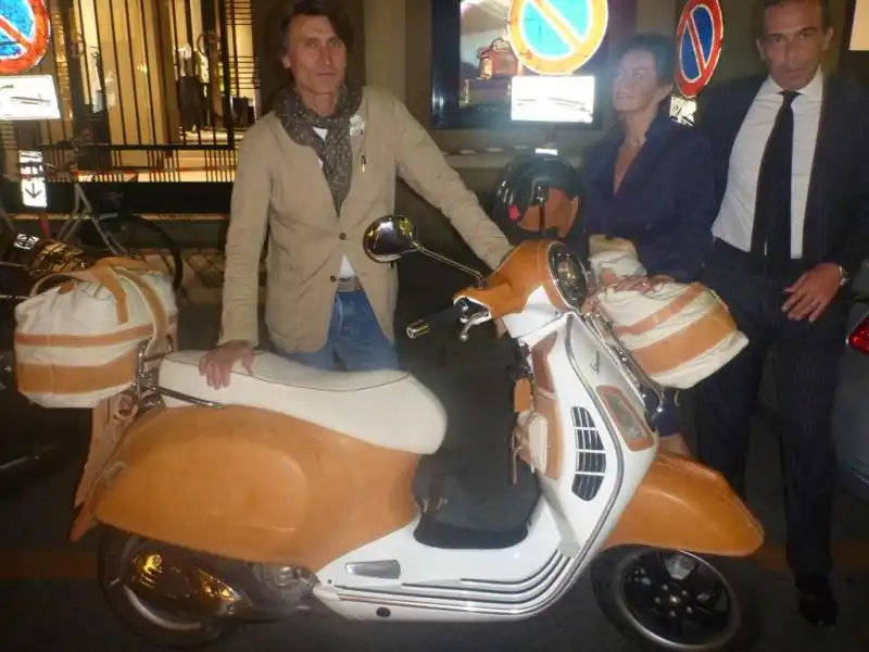 IL COPRI VESPA IN PELLE jpeg