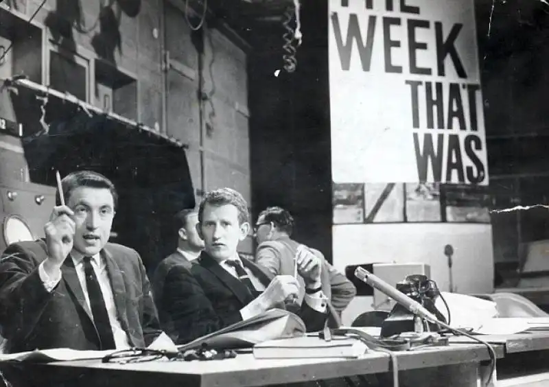 DAVID FROST NEL PROGRAMMA SATIRICO ANNI SESSANTA THE WEEK THAT WAS 