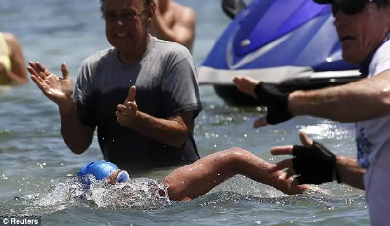 DIANA NYAD ARRIVA A KEY WEST 