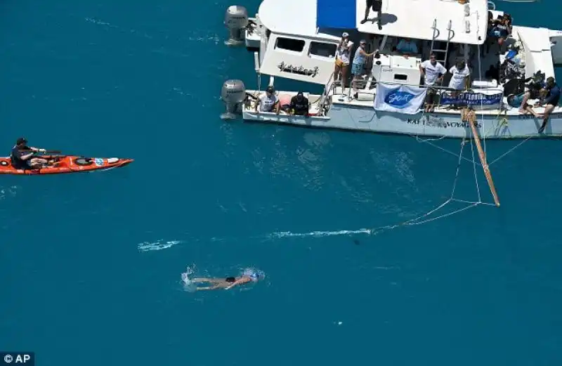 DIANA NYAD SI AVVICINA ALLA COSTRA DELLA FLORIDA 