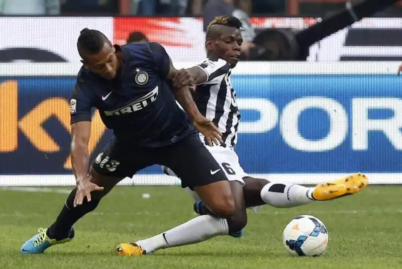 duello tra Pogba e Guarin 