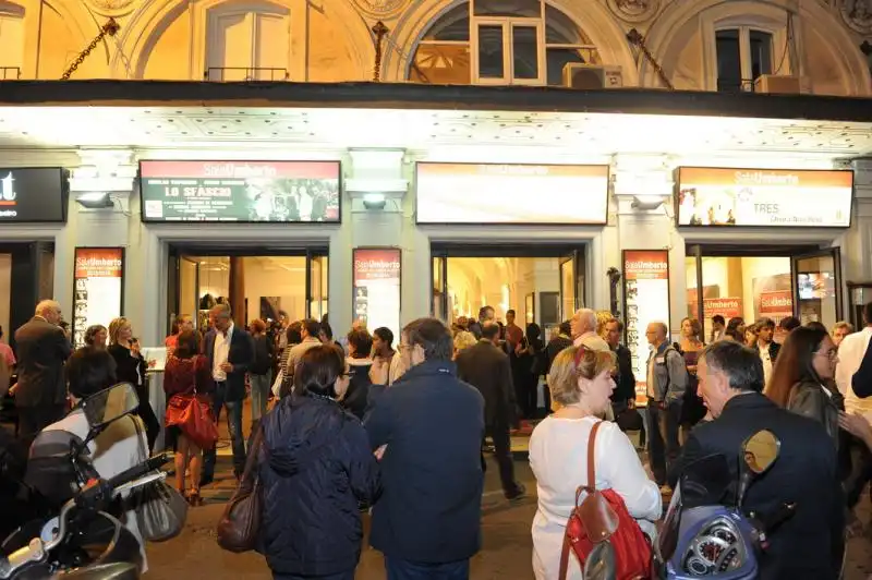 Esterno teatro Sala Umberto 