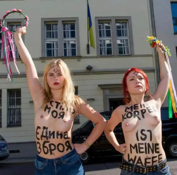 FEMEN c f f e bb a 