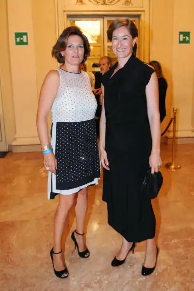 FRANCESCA COLOMBO CON UN AMICA INAUGURAZIONE MITO ALLA SCALA FOTO FRANCO CORTELLINO 