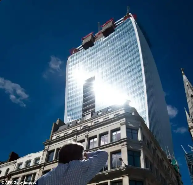 IL GRATTACIELO WALKIE TALKIE A LONDRA 