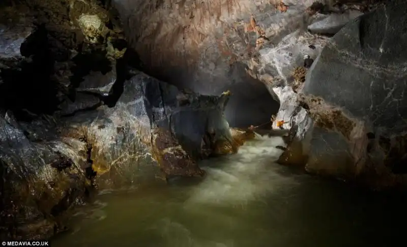 LA GROTTA DI SON DOONG IN VIETNAM 