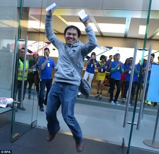 JIMMY GUNAWAN IL PRIMO AD AVER COMPRATO IPHONE 5S A SYDNEY E QUINDI NEL MONDO