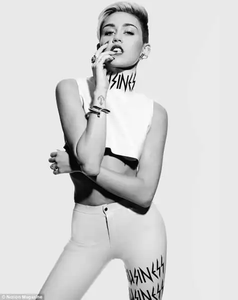 Miley Cyrus i article B AC DC x 