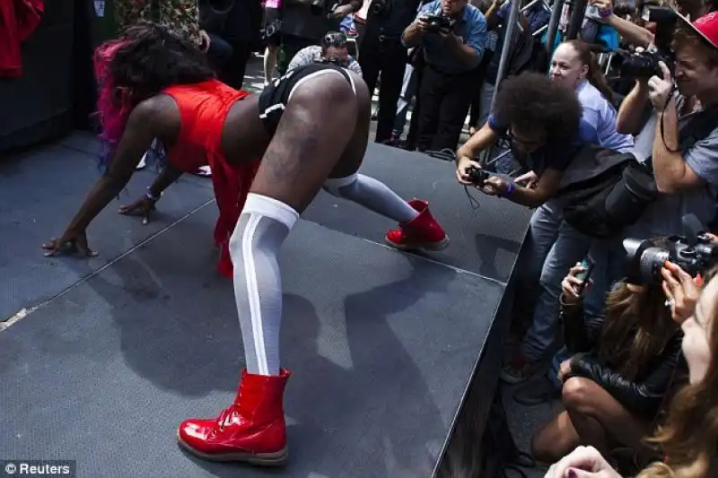 RECORD MONDIALE DI TWERKING A NEW YORK 