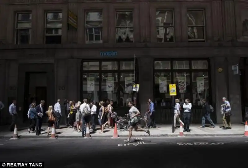 I RIFLESSI DEL GRATTACIELO WALKIE TALKIE A LONDRA 