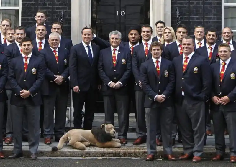 IL RUGBISTA MANU TUILAGI FA LE CORNA A DAVID CAMERON 