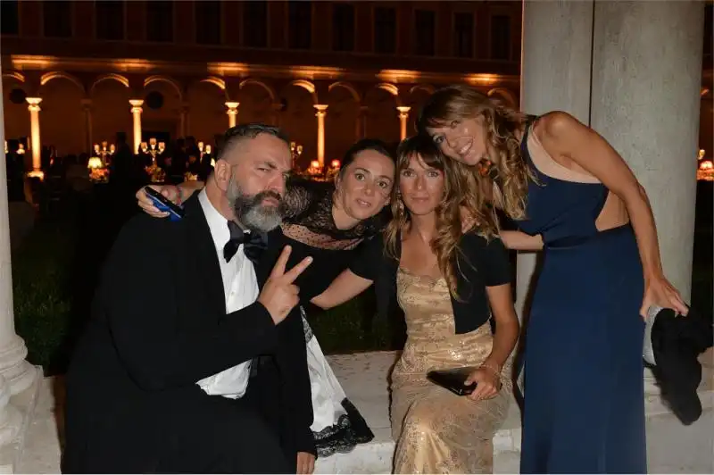 Simone Guidarelli Roberta Pezzani Valentina Debernardi e Michela Motta PARTY VANITY FAIR jpeg